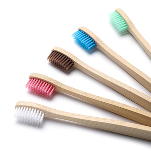 Brosse <span class=keywords><strong>à</strong></span> <span class=keywords><strong>dents</strong></span> en bambou de voyage d'<span class=keywords><strong>occasion</strong></span> sans BPA certifiée CE FCC FDA ROHS avec poils en nylon Pupont souple - Product Image 3