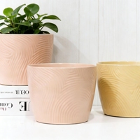 Pot Tanaman Keramik Motif Kayu Warna Macaron - Tekstur Bergelombang Mengkilap Minimalis untuk Interior (Grosir)