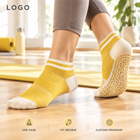 Chaussettes de yoga antidérapantes couleur crème jaune rayé, coupe ajustée et flexible pour studio, étiquette privée, commande personnalisée, approbation de la coupe