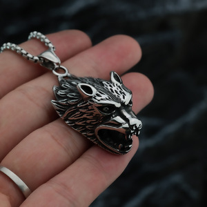 Yunnique – collier avec pendentif tête de loup en acier inoxydable pour hommes, style Hip Hop Viking, forme animale, design géométrique, bijoux à la mode - Product Image 3