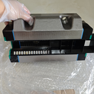 Riel de guía lineal Rexroth original de Alemania Bloque deslizante lineal R18536232X - Product Image 3