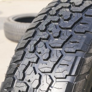 Neumáticos Todoterreno para SUV LCH T-REX 225/65R17 Radiales con Letras Negras, Venta al Por Mayor - Product Image 3