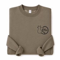 Sweat-shirt à col rond personnalisé avec silhouette de chat minimaliste brodée, design de nom avec queue circulaire, cadeau personnalisé pour les amoureux des chats