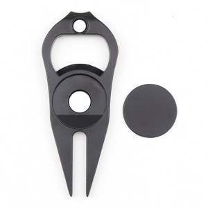 Articles promotionnels de golf : Ouvre-bouteille multifonctionnel et outil de réparation de divots de golf avec supports vierges en métal personnalisables - Product Image 5