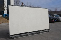 Dalle de pierre reconstituée aspect calcaire beige mat, découpe sur mesure pour comptoirs de cuisine, îlots, dessus de table et dessus de meuble-lavabo