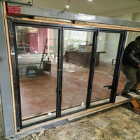 Système de porte coulissante en verre pour chambre à coucher, finition aluminium moderne, avec isolation acoustique, installation hydraulique latérale