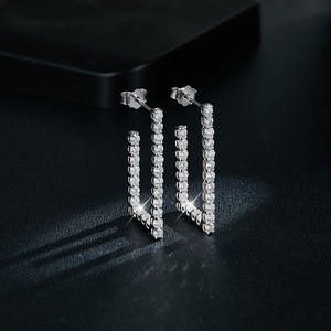 ต่างหูทรงเรขาคณิตประดับมอสซาไนต์สุดหรูสำหรับผู้หญิง ดีไซน์แฟชั่นสีเงิน - Product Image 4