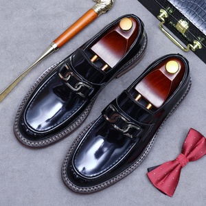 Mocasines de Hombre con Punta Redonda y Suela Gruesa, Hechos de Cuero Genuino Pintado, para Vestir Formal de Negocios, Estilo Casual Británico - Product Image 2