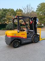 Chariot élévateur diesel TCM de haute qualité de 3,5 tonnes, mât à trois étages, hauteur 4,5 mètres, moteur Isuzu