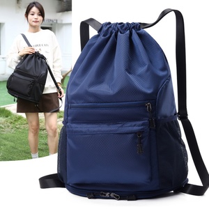 Sac de sport écologique en polyester coloré avec logo personnalisé, fermeture éclair et cordon de serrage, idéal pour le basketball, vente en gros - Product Image 4