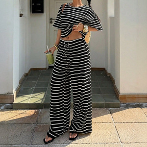 Set da Donna con Pantaloni Casual a Vita Alta a Righe e T-Shirt a Maniche Corte in Poliestere e Spandex, Abbigliamento Color Block, Azienda di Vendita all'Ingrosso - Product Image 3