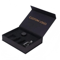 Boîte cadeau rigide noire à couvercle rabattable, personnalisée avec logo en relief, emballage en papier avec plateau en mousse EVA pour flacon cosmétique en verre