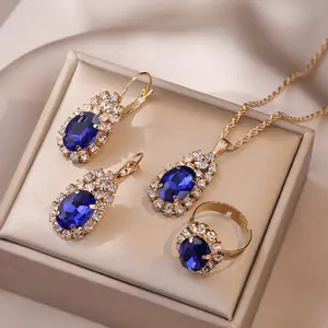 2023 Hot selling Emerald small ear pendant advanced sense set twist chain collarbone chain wholesale women Fine jewelry set