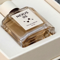 Boîte à parfum rigide de style livre blanc magnétique personnalisée de qualité supérieure avec insert ajusté pour la présentation de parfums et l'emballage cadeau