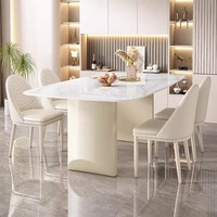 Table à manger de luxe de conception italienne avec plateau en pierre frittée Pandora Art et base en panneau crème pour meubles de projet de villa.