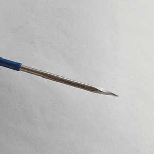 Extracteur de points noirs stérile professionnel Mitsubishi à trois lames pour le visage et l'acné - Product Image 1