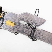 Épée de scène au design fantaisie brisé, finition patinée, décor de chaîne noire, manche enveloppé de cuir marron