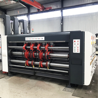 Machine de fabrication de boîtes en carton ondulé avec impression flexographique, découpe et rainurage électriques
