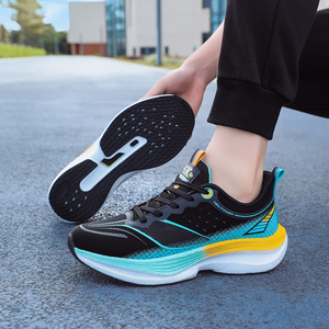 Ombrage anti-dérapant pour une stabilité accrue Sneaker en cuir imperméable - Product Image 2