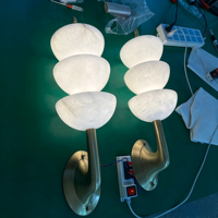 Lampe murale LED personnalisée en cuivre massif de luxe, style moderne et luxueux, pour hôtel, salon, chambre, couloir, en albâtre