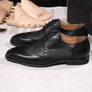 Chaussures habillées classiques italiennes en cuir véritable à lacets pour hommes, populaires pour le bureau, les affaires ou les mariages estivaux - Product Image 3