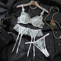 Set Lingerie Seksi Gaya Eropa dan Amerika dengan Bordir Bunga Putih Segar, Hiasan Pita, dan Ikat Pinggang
