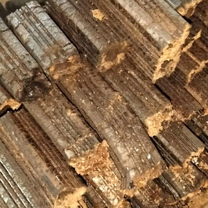 Briquetas de Madera de Alta Densidad, Combustible Ecológico de Biomasa para Barbacoa, Chimenea, Calefacción Industrial, Quema Limpia, Bajo Contenido de Cenizas, Calidad de Exportación - Product Image 1