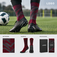 Chaussettes de football à grip jacquard, profil mince, ajustement parfait, avec tableau de tailles, semelle renforcée, motif équipe rouge et noir, pour une adhérence sécurisée sur le terrain