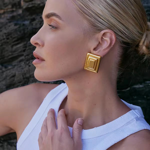 Pendientes geométricos de acero inoxidable a la moda para mujer, joyería para fiesta, diseño rectangular de dos tonos, conjunto de pendientes elegantes - Product Image 2