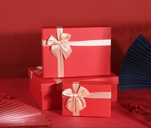 กล่องใส่เสื้อผ้ากระดาษแข็งแข็งแบบพกพาหรูหราระดับไฮเอนด์พร้อมฝาและฐานฟองน้ำแบบกำหนดเอง - Product Image 2