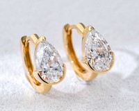 Bague en or 18 carats minimaliste, classique et élégante, avec diamant en forme de goutte de 1 carat certifié IGI, privilégiée par les artistes européens, les icônes et les influenceurs.