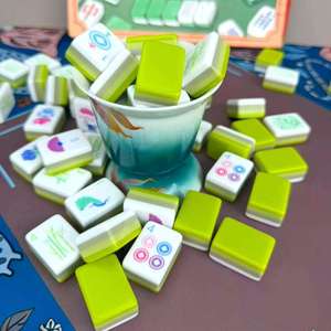 Juego de Fichas de Mahjong Americanas de Lujo en Acrílico Color Verde Manzana, Duraderas, Resistentes al Agua y Ecológicas, Regalo Entretenido - Product Image 1