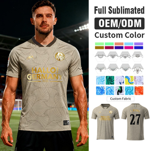 Maglie da Calcio Personalizzate OEM in Poliestere di Alta Qualità con Design Retrò e Taglio Diviso per Uomo - Product Image 1