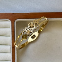 Set Gelang QISEN Trendy Berlapis Emas 18K Motif Empat Daun Semanggi untuk Wanita, Perhiasan Gelang Bunga CZ Mewah dari Baja Tahan Karat