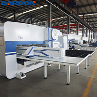 Mesin CNC Turret Punch Mekanik yang Kokoh 32-Stasiun untuk Kabinet Listrik Presisi Tinggi Lembaran Logam DARDON