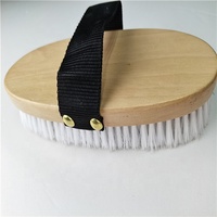 Design exquis Brosse à cheval en bois blanc et noir et accessoires pour chevaux en PP