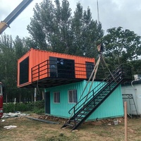 Unité de vie modulaire moderne avec mur en verre et aménagement intérieur complet pour les locations Airbnb ou les stations balnéaires Maison conteneur