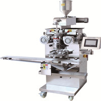 Machine de formage et d'enrobage multifonctionnelle intelligente pour la fabrication de mochi de boulangerie, machine de production de mochi de boulangerie, machine de remplissage de flux de production