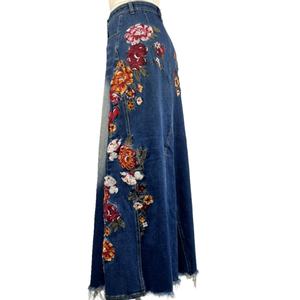 Jupe en jean florale brodée sur mesure pour femme, taille haute, style délavé, collection OEM haute couture - Product Image 5