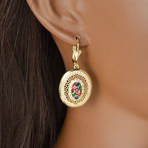 Pendientes colgantes de cobre con incrustaciones de circonita multicolor vibrante, diseño delicado de filigrana ovalada, para mujer, ideales para aniversarios y fiestas, venta al por mayor. - Product Image 1