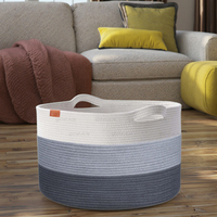 Panier rond tissé en corde de coton avec poignée de transport facile pour rangement de coussins de couettes de jouets de blanchisserie de bébé