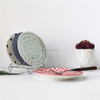 Assiette en céramique de Porcelaine avec des Pois Noirs Design Fabriqué en Chine