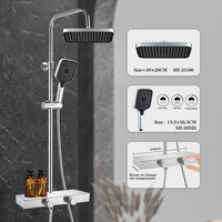 Ensemble de douche carré mural 3 fonctions avec douchette à main, mitigeur et étagère, finition chromée