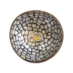 Bol en coque de noix de coco de style classique, incrustation naturelle de nacre, durable et écologique, meilleur prix, haute qualité, artisanat vietnamien Kinghandicraft - Product Image 2