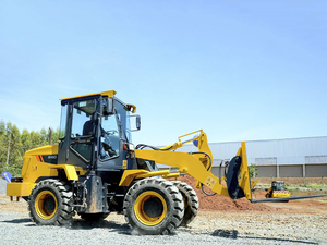 Chargeuse sur pneus compacte 816C de 1,6 tonne, 55 kW, avec godet à grappin à attache rapide pour l'agriculture et les travaux de terrassement - Product Image 5