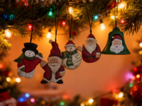 Ornement de Noël en bois gravé écologique personnalisé, décoration pendentif, adorable Père Noël, bonhomme de neige, cloche, accessoires pour arbre de Noël