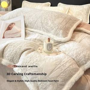 Set Copripiumino Matrimoniale di Alta Qualità a Sette Pezzi, Jacquard Tridimensionale Intagliato, Effetto Pelliccia di Latte, Resistente all'Acqua, 300 Fili - Product Image 3