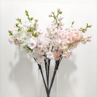 Premium zijden kersenbloesemtakken, realistische kunstmatige kersenbloemen voor bruiloftdecoratie, luxe hotel lobby bloemstukken