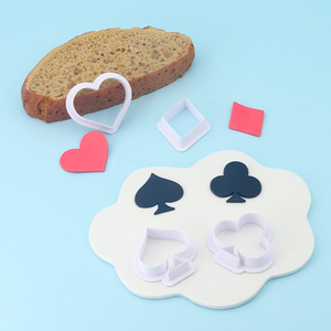 Factory Outlet New 4Pcs <span class=keywords><strong>Poker</strong></span> Simulation Kitchen Goods Set Herramienta de decoración para hornear de plástico que incluye cortadores de galletas de pastel de azúcar - Product Image 1