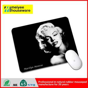 แผ่นรองเมาส์ลายอะนิเมะขนาด XXXL แผ่นรองเม้าส์สีดำเรียบกันลื่น - Product Image 2